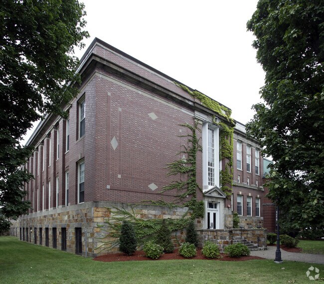 Foto principal - School House At Quincy Condominiums