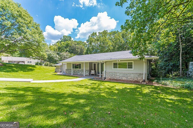 Foto del edificio - 4523 Runnemede Rd NW