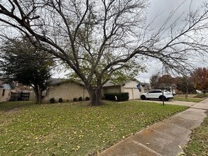 Building Photo - 7536 Circle Dr S