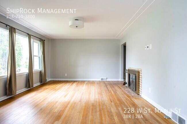 Foto del edificio - 228 W St Marie St