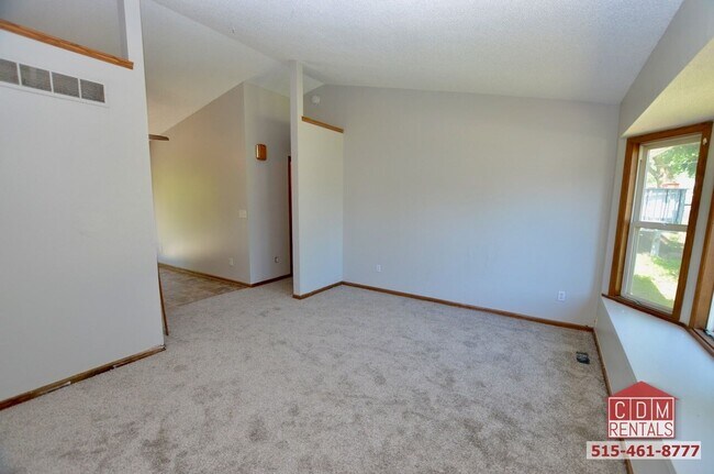 Building Photo - Cozy Des Moines Home