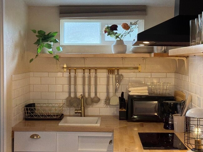 Building Photo - 104 16th St