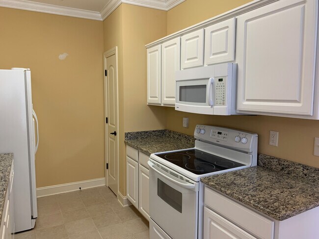 Foto del edificio - Spacious 3 Bedroom, 2 Bath Condo at The Vi...