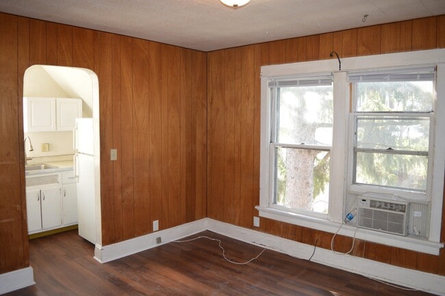Building Photo - 729 Clark Ct