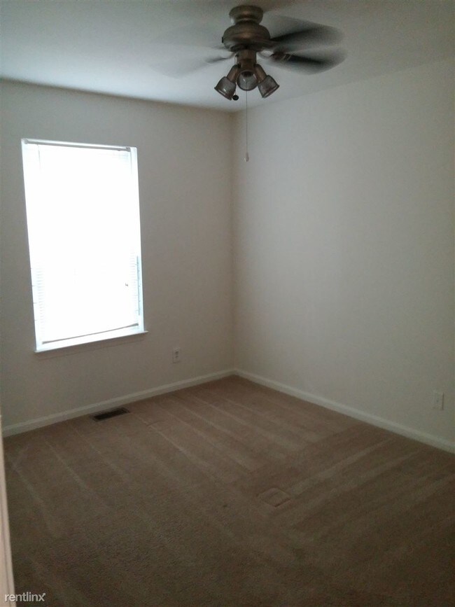 Foto del edificio - 1007 W 38th St