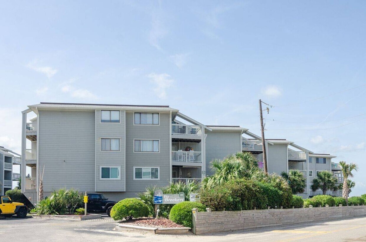 Primary Photo - (C289) 1801 Canal Drive, Unit D-11, Caroli...