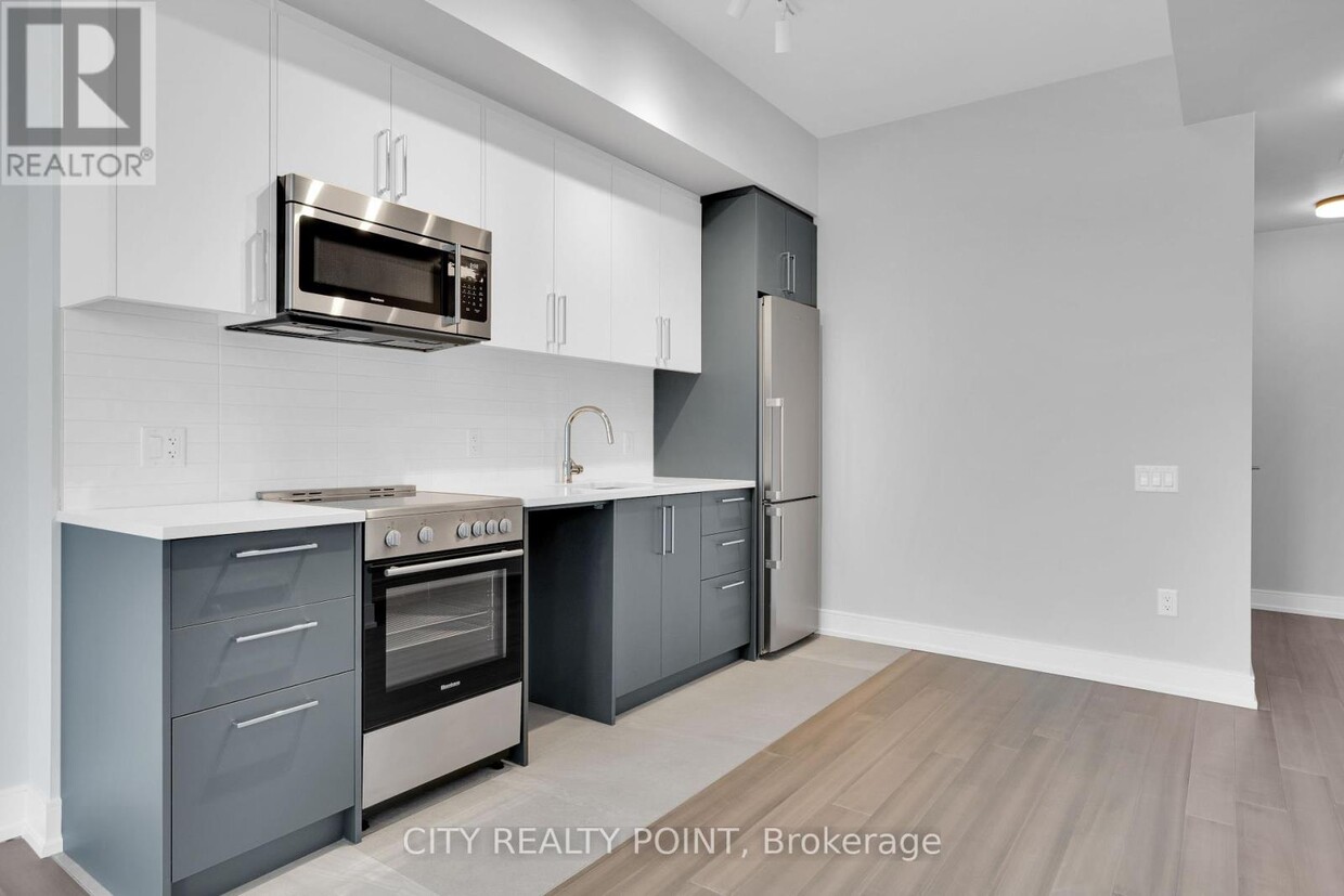 Photo principale - 664-664 Spadina Ave.
