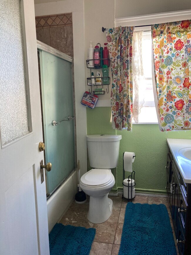 Foto del edificio - 1044 23rd St