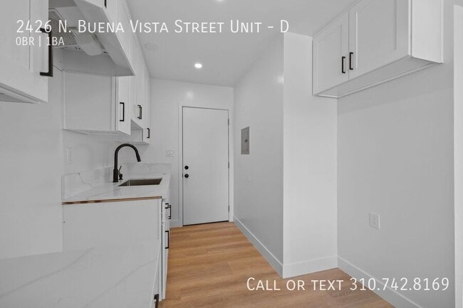 Foto del edificio - 2426 N Buena Vista St