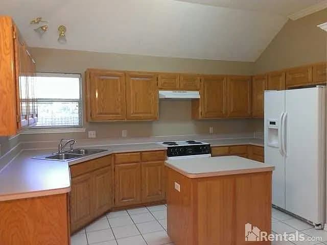 Building Photo - 605 Arbor Ln