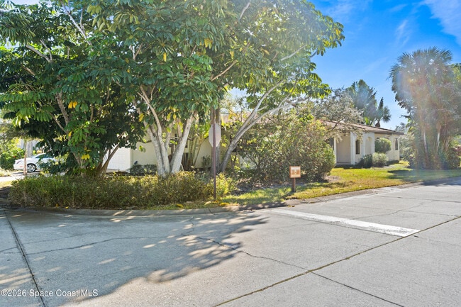 Building Photo - 2001 Parkside Pl