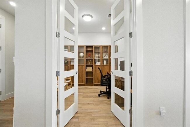 Building Photo - 7725 Boyd Hvn Dr