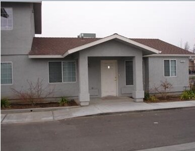 Building Photo - 936 S Pierce Ave