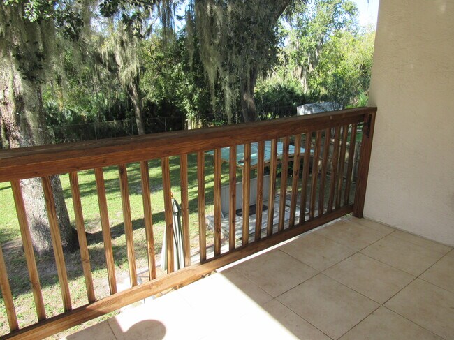 Balcón - 828 S Duss St