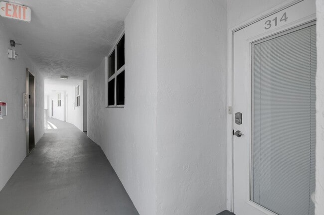 Foto del edificio - 2731 NE 14th Street Causeway