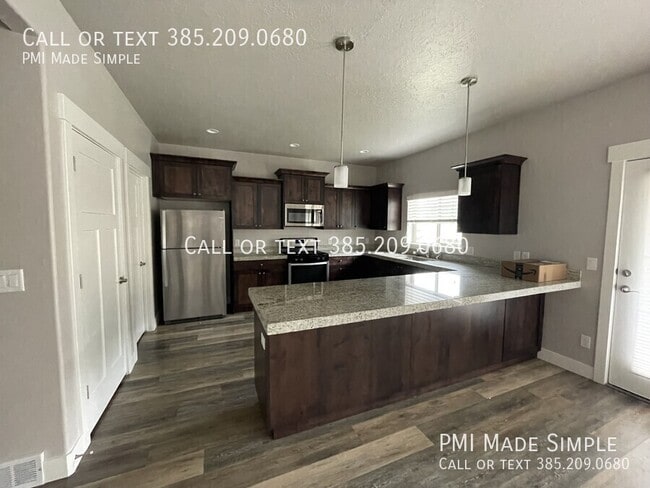 Building Photo - 910 S Aspen Pl