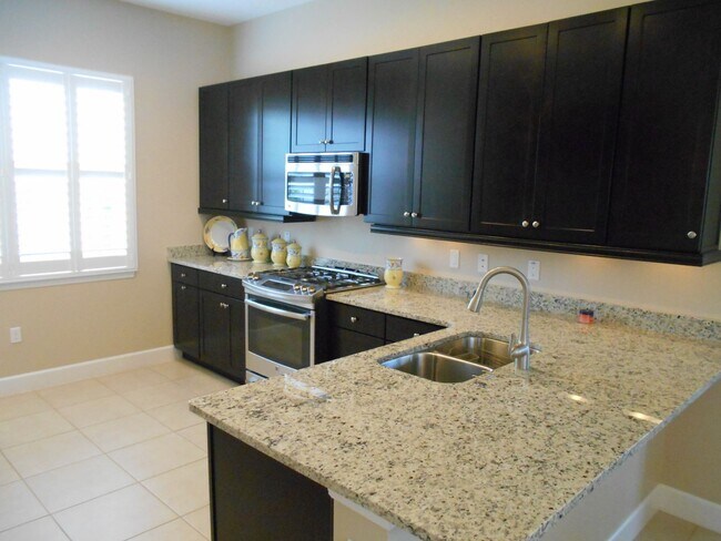 Building Photo - 405 Tisbury Court,  Beautiful 2/2 with att...