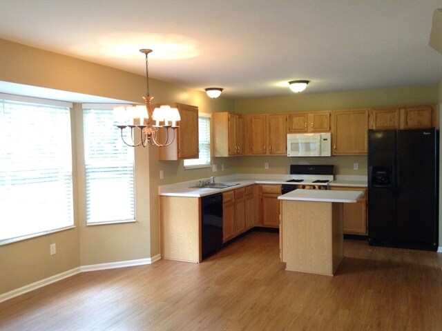 Building Photo - 658 Weeping Willow Lane