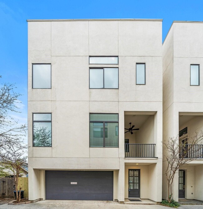 Building Photo - 714 E 20th St