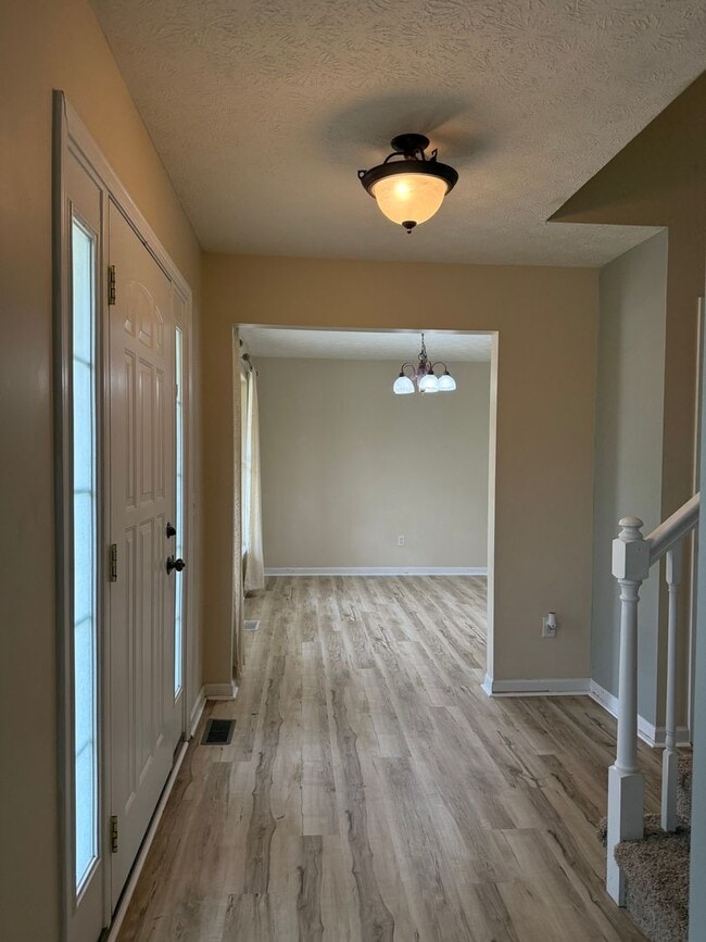 Building Photo - Spacious 4 Bed, 2.5 Bath Home in Woodgate