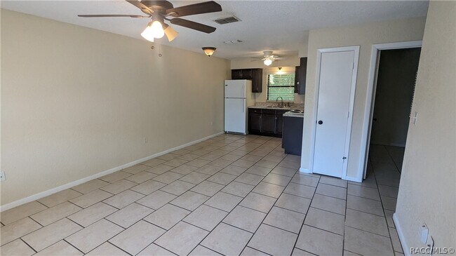 Foto del edificio - 5351 W Customer Ct