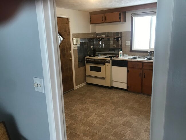 kitchen - 200 Skyview Ter
