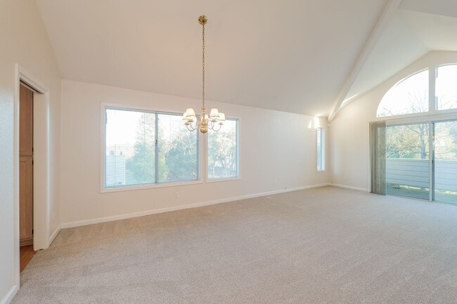 Foto del edificio - PURE Property Management Presents: Elegant 2 Bedroom Condo in Fountaingrove!
