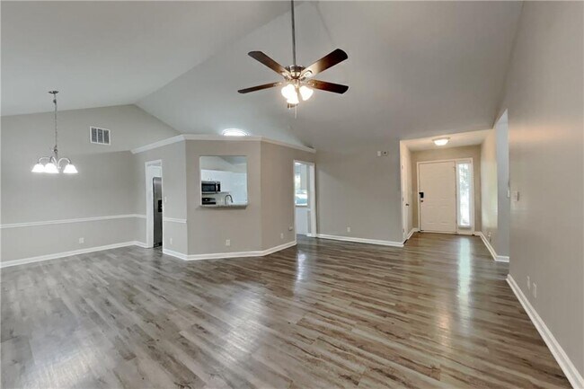 Building Photo - 5665 Enchantress Ln NE