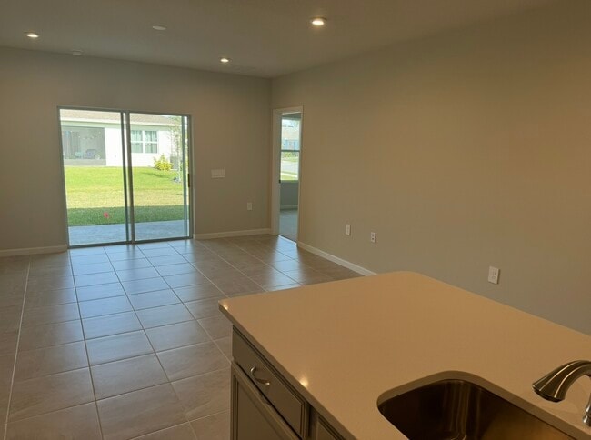 Building Photo - 16345 Lady Palm Dr