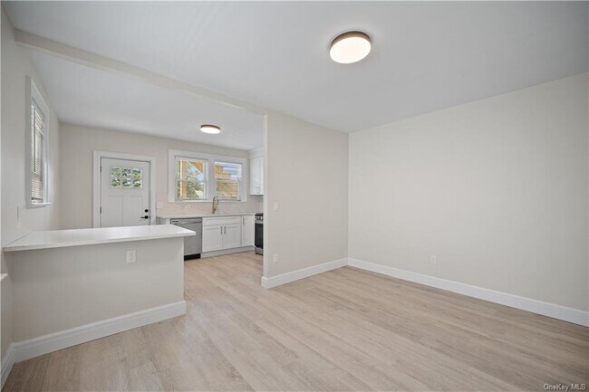 Building Photo - 54 S Kensico Ave