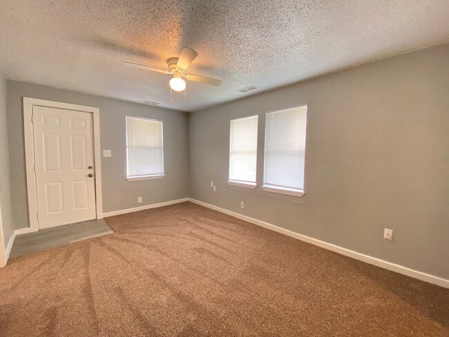 Building Photo - 1400 S Youngs Blvd