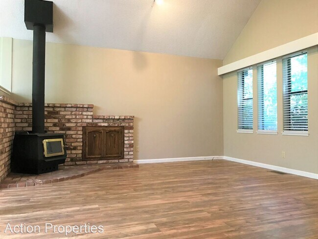 Building Photo - 3 br, 3 bath House - 5021 Cedar Dr