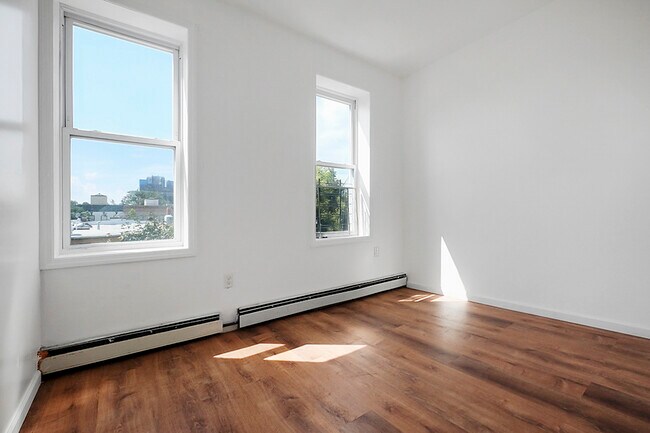 Bedroom - 394 Vermont St