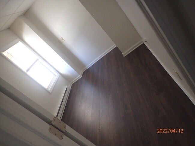 bedroom - 171 Bay St