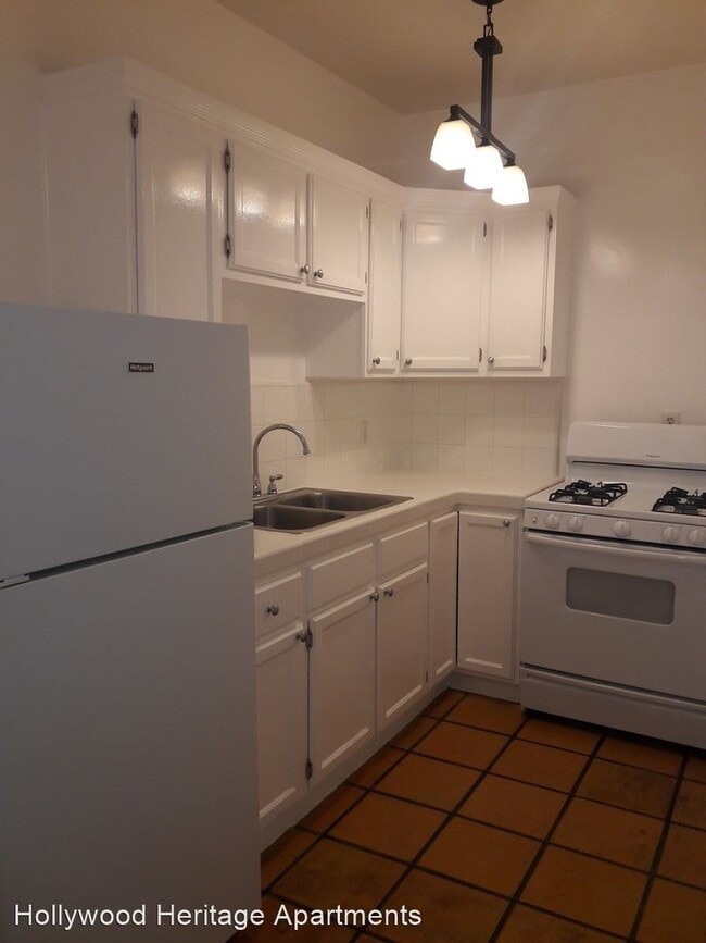 Building Photo - 6228-6238 De Longpre Ave