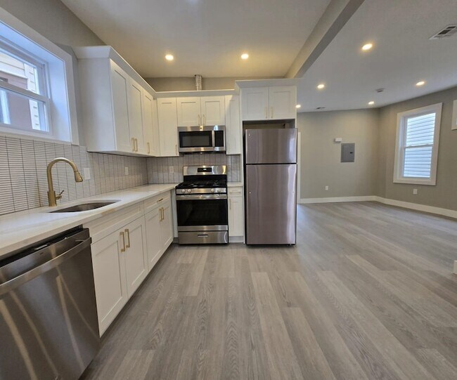 Foto del edificio - 144 Stevens Ave