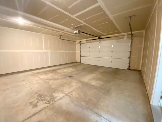 Foto del edificio - Newer 3 Bedroom Home in South Moorhead!!