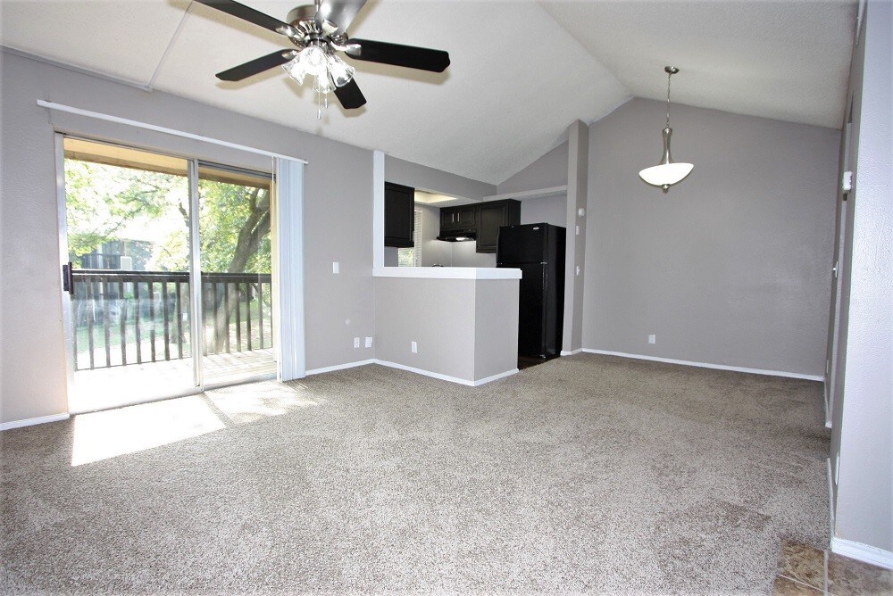 Primary Photo - 3806 Run of the Oaks St