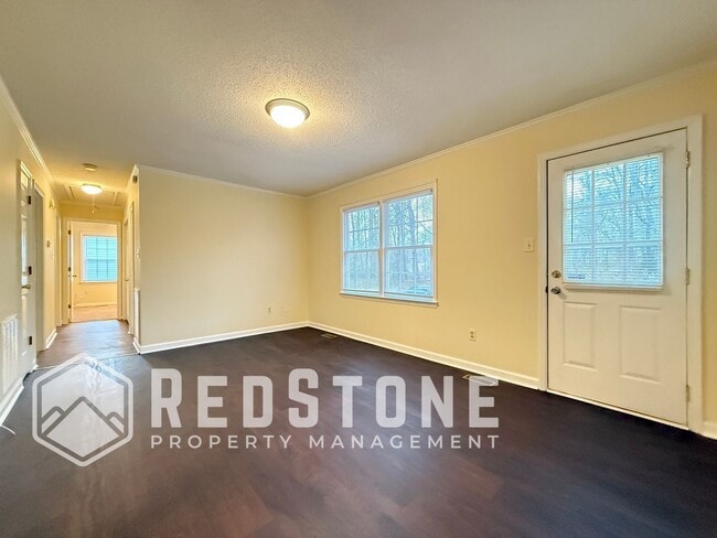 Building Photo - 2211 Holland Ave