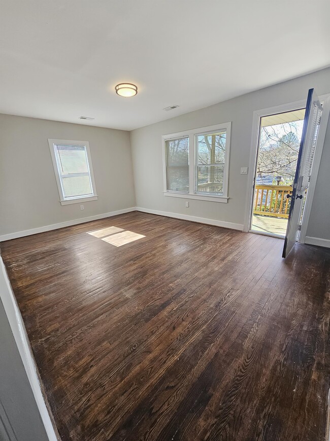 Building Photo - 39 Baxter St