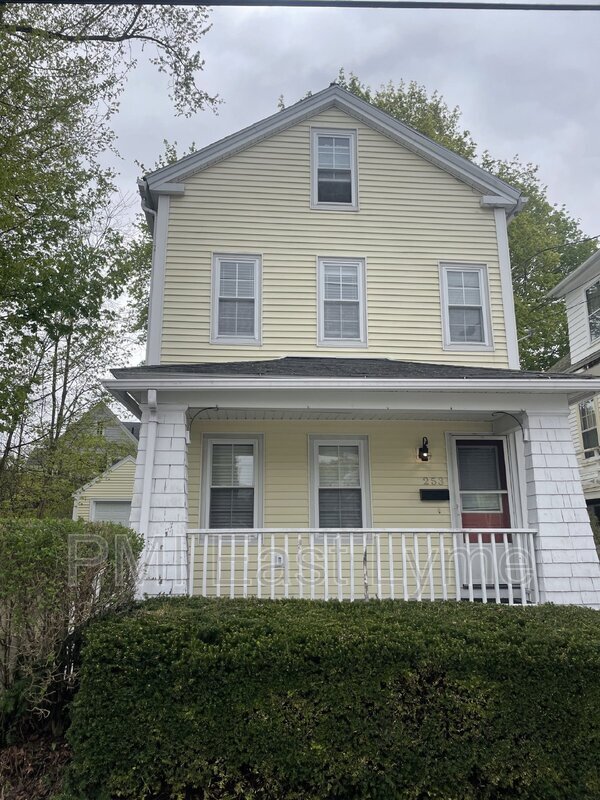 Primary Photo - 253 Yantic St