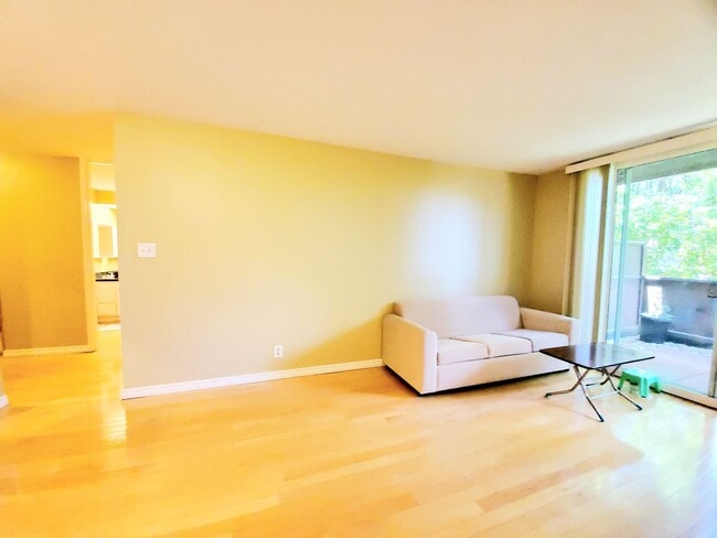 Building Photo - Lovely 1 bedroom at Shelter Creek