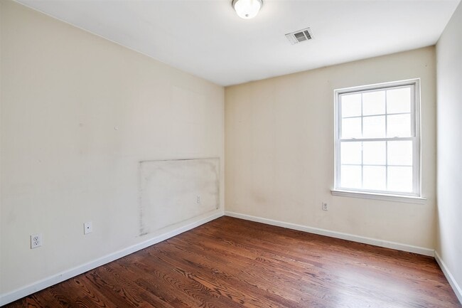 Building Photo - 86 W Kinney St