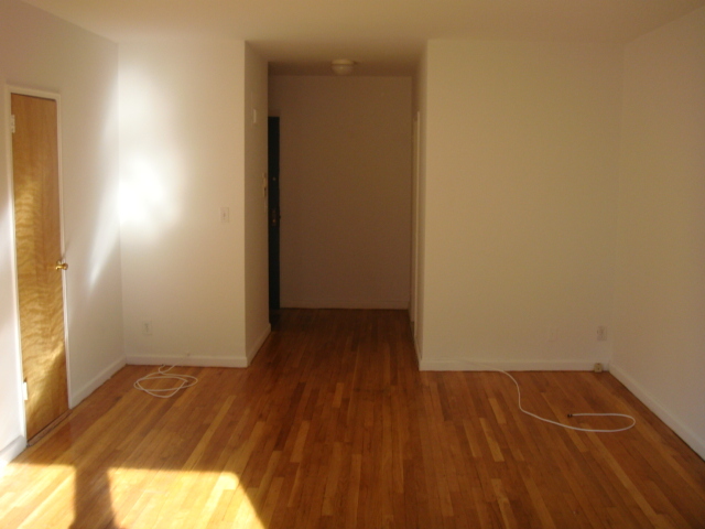Foto del edificio - 330 W 55th St