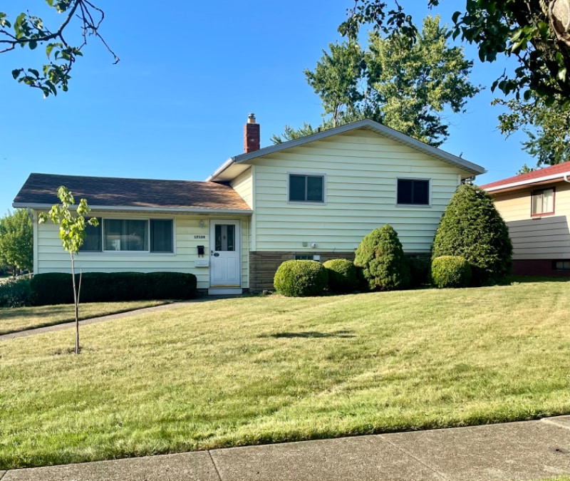 17124 Cambridge Blvd Brook Park, OH 44142 – photo 1