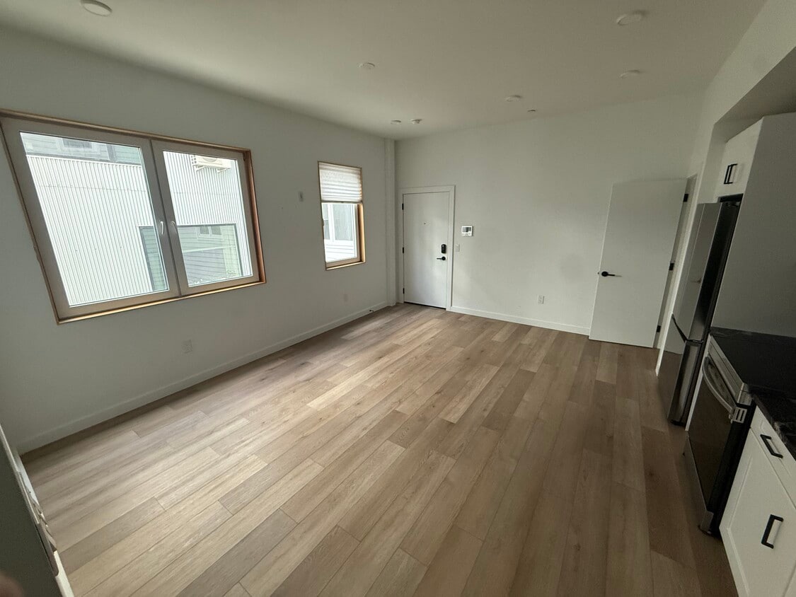 Building Photo - 1308-10 N. Front