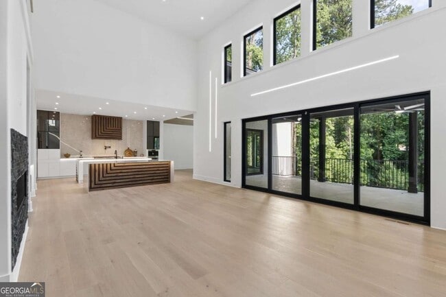 Building Photo - 1000 Clementstone Dr NE