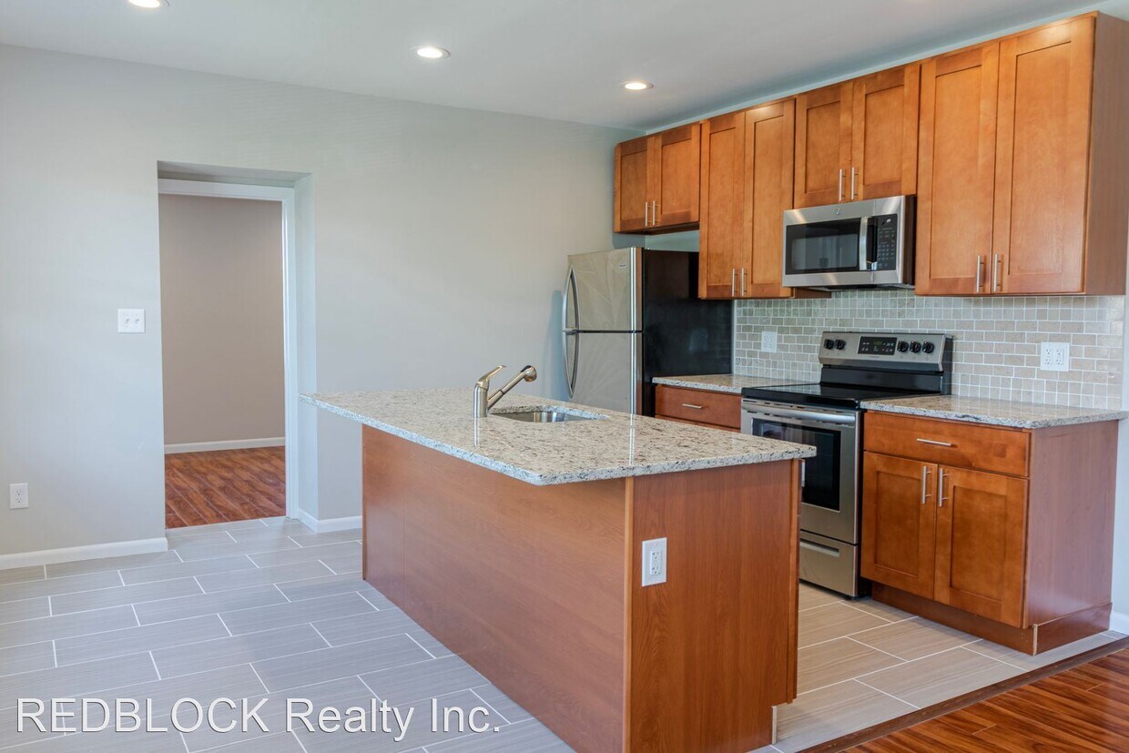 Foto principal - 4 br, 2 bath House - 7143 Louise st