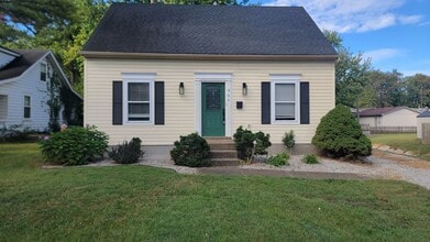 Building Photo - 504 Washburn Ave