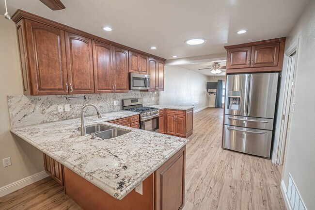 Foto del edificio - COMING SOON! 55+ Friendly Valley Community...